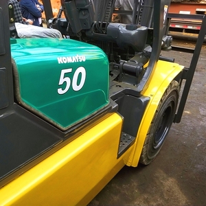Buen estado usado Komatsu FD50 carretilla elevadora para la venta - Product Image 3