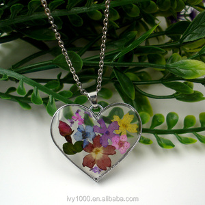 Colgante de capullo de Rosa pequeño en forma de corazón Artesanía de flores secas naturales para joyería de aniversario - Product Image 6