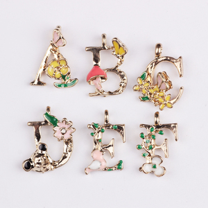 Alfabeto dipinto 26 lettere personalizzate smalto ragazze braccialetti placcato oro ciondoli pendenti moda ciondoli moda ciondoli ciondoli - Product Image 2