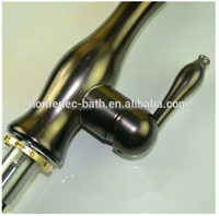 Robinet de cuisine de luxe contemporain en laiton brossé or rose, monocommande, avec douchette extractible, eau chaude/froide, installation monotrou