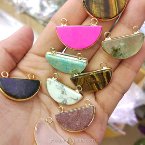 JF7002 Liontin Bulan Setengah, Liontin Bulan Howlite Merah Muda Berlapis Emas Modis, Set Bezel Emas <span class=keywords><strong>Fuchsia</strong></span> Howlite dengan Dua Kait