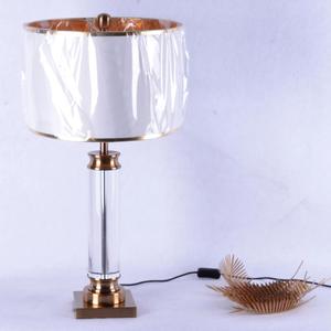 Lampada da tavolo moderna <span class=keywords><strong>in</strong></span> cristallo trasparente con copertura <span class=keywords><strong>in</strong></span> tessuto di Design artistico luminoso lampada da lettura decorativa per la casa per la camera da letto - Product Image 2