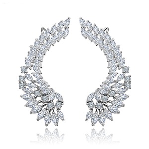 LUOTEEMI <span class=keywords><strong>Pendientes</strong></span> Ear Cuff con Pin Hipoalergénico para Mujer con Alas de Ángel de Circonita Cúbica de Lujo, Encantadores y con Personalidad - Product Image 1