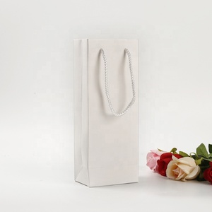 Fuerte de <span class=keywords><strong>papel</strong></span> <span class=keywords><strong>Kraft</strong></span> negro de joyería de regalo de botella de vino, bolsa de <span class=keywords><strong>papel</strong></span> de embalaje con cordón manejar - Product Image 5