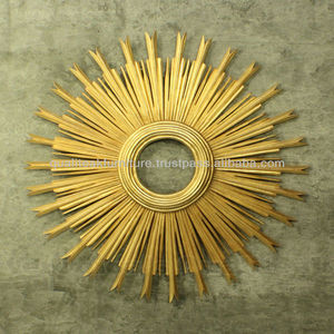 Miroir mural en bois à cadre en feuille d'or antique de la série Helios Article décoratif élégant - Product Image 1