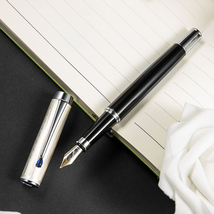 Penna <span class=keywords><strong>Stilografica</strong></span> Esclusiva Nera di Eccellente Qualità con Incisione a <span class=keywords><strong>Inchiostro</strong></span> 2025 - Product Image 1