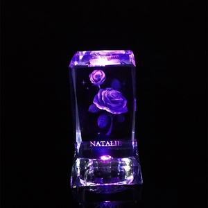 Cadeaux romantiques de la Saint-Valentin Photos gravées au laser <span class=keywords><strong>3D</strong></span> <span class=keywords><strong>Cube</strong></span> de cristal de fleur de rose pour cadeaux d'invités - Product Image 5