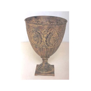 Vase à fleurs en relief tendance fait à la main pour usage décoratif Pot en métal Style classique décoration de la maison Vases de table modernes en métal - Product Image 1