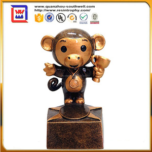 promozionale carino scimmia design trofeo e resina campione trofeo e scimmia scimmia statue - Product Image 1