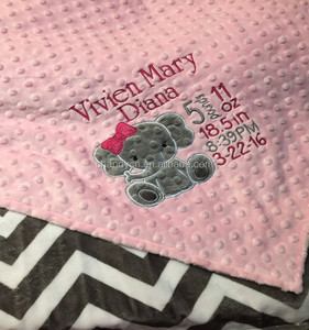 La <span class=keywords><strong>couverture</strong></span> <span class=keywords><strong>de</strong></span> bébé personnalisée monogrammée peut utiliser les informations <span class=keywords><strong>de</strong></span> <span class=keywords><strong>naissance</strong></span> - Product Image 2