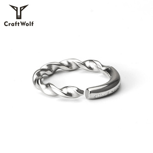 <span class=keywords><strong>Bague</strong></span> minimaliste Craft Wolf en acier inoxydable 316 pour femmes, <span class=keywords><strong>gravure</strong></span> personnalisée, production en petites séries, vente en gros, design unique - Product Image 1