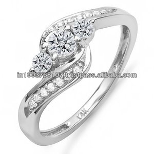 Bagues de fiançailles et bagues de mariage en or blanc avec pavé de diamants - Product Image 1