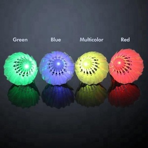 Konford popolare personalizzato incandescente nel buio LED volano ad alte prestazioni palle di Nylon ad alte prestazioni da <span class=keywords><strong>Badminton</strong></span> dal produttore cinese - Product Image 2