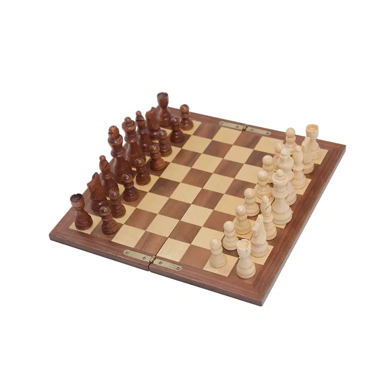 Concepteur jeu d'échecs avec des pièces d'échecs de fournisseur professionnel