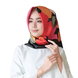 फैशन पत्तियां डिजाइन मुस्लिम महिलाओं हिजाब थोक मलेशिया सिर को कवर साटन दुपट्टा 90 Tudung