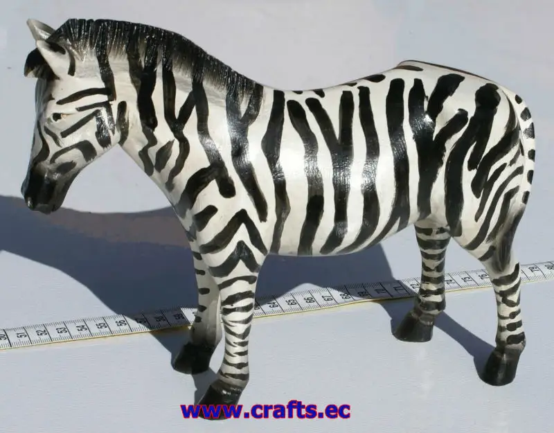 Houten Zebra. Hand Gesneden Standbeeld Sculptuur Afrikaanse Dieren Thema Carving