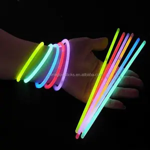 Bracelet lumineux écologique de 8 pouces, articles bon marché pour vendre des bâtons lumineux lumineux, bracelet clignotant dans le noir