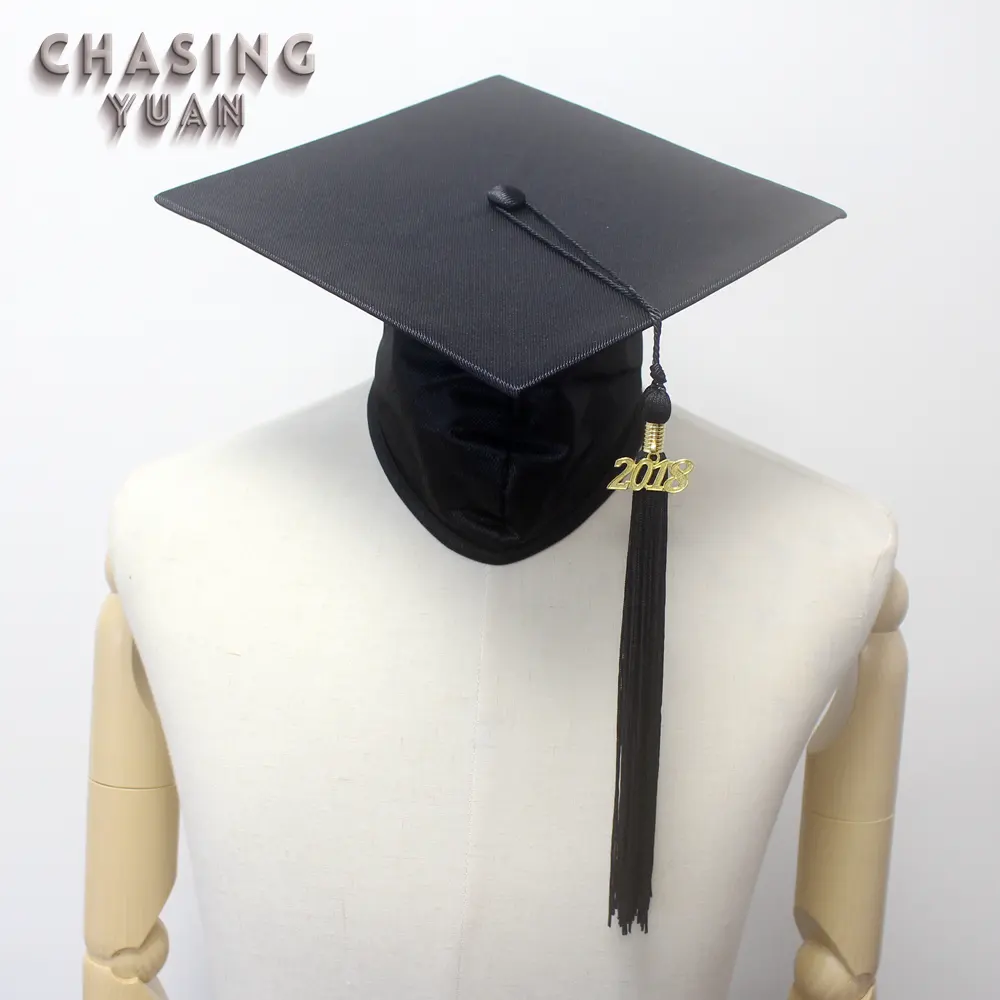 La Universidad brillante graduación negro gorra borla y año etiqueta