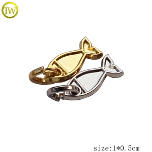 Charme de pendentif de bijoux de logo de poisson plaqué or personnalisé pour bracelet de bébé - Product Image 2