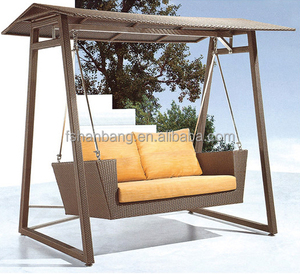 Bancs à bascule en rotin et en acier pour jardin, parc et cour extérieure - Product Image 1
