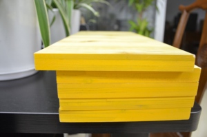 Panel de 3 capas para encofrado de construcción, color amarillo - Product Image 3