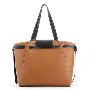 Borsa a Mano Elegante in Pelle PU per Donna, Modello D-18015, Prodotta in Fabbrica Propria in Myanmar - Product Image 3