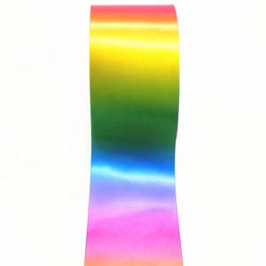 100Mm <span class=keywords><strong>4</strong></span> Inch Đầy Màu Sắc Cầu Vồng Truyền Nhiệt In <span class=keywords><strong>Polyester</strong></span> <span class=keywords><strong>Satin</strong></span> <span class=keywords><strong>Ribbon</strong></span> Cho Cung Tóc - Product Image 2