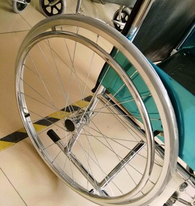 Fauteuil roulant pliable pour hommes et femmes, équipement de soins pour fauteuil roulant, fabriqué en chine, prix en chine - Product Image 3