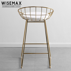 <span class=keywords><strong>Chaise</strong></span> <span class=keywords><strong>de</strong></span> <span class=keywords><strong>bar</strong></span> en acier inoxydable dorée avec coussin <span class=keywords><strong>Bertoia</strong></span> WISEMAX Vente en gros design simple <span class=keywords><strong>de</strong></span> luxe Tabouret <span class=keywords><strong>de</strong></span> <span class=keywords><strong>bar</strong></span> pour hôtel club - Product Image 3