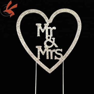 Décoration de gâteau en forme de cœur, ornement de gâteau en strass argentés, Mr & Mrs en vogue - Product Image 2
