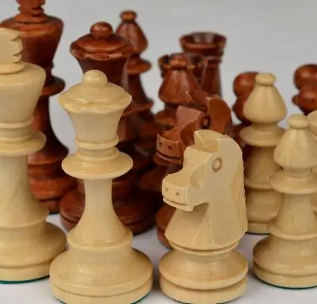 3 "ahşap satranç adet bir kutu ile/masif ahşap cheral ve kahverengi renk/ahşap satranç 32 adet
