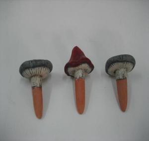 Estacas en forma de seta de terracota para decoración de jardín con función de autorriego de flores - Product Image 3