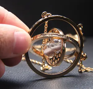 Collier Rotatif <span class=keywords><strong>Sablier</strong></span> Tourne-Temps Film <span class=keywords><strong>Harry</strong></span> <span class=keywords><strong>Potter</strong></span>, Pendentif Sorcier, Accessoire d'Apprenti, Collier Pull, Cadeau pour Hommes et Femmes - Product Image 1