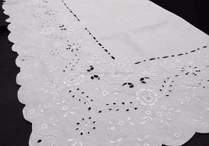 Literie en coton brodée à la main - Product Image 2