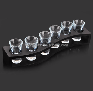 <span class=keywords><strong>Vaso</strong></span> de <span class=keywords><strong>chupito</strong></span> de alta calidad al por mayor con bandeja de madera, <span class=keywords><strong>vaso</strong></span> de <span class=keywords><strong>chupito</strong></span> <span class=keywords><strong>personalizado</strong></span> con logotipo, juegos de vasos de <span class=keywords><strong>chupito</strong></span> de vodka de recuerdo - Product Image 2