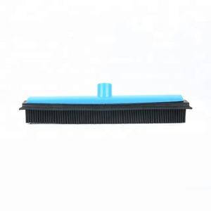 Balai en caoutchouc PET avec poils doux pour l'élimination des poils d'animaux et le nettoyage des sols, balai à tapis avec raclette - Product Image 2