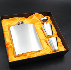 กระติกน้ำสแตนเลสสีเงิน 8 ออนซ์ พร้อมกรวย 2 อัน สำหรับเดินทางเล่นสกี ปีนเขา ตกปลา ตั้งแคมป์ สำหรับใส่เหล้าวิสกี้ ยี่ห้อ Green Spot Harrods - Product Image 2