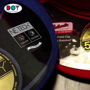 Pegatinas de papel autoadhesivas con logotipo de marca impreso personalizado de diseño privado, etiquetas para embalaje de ropa - Product Image 5