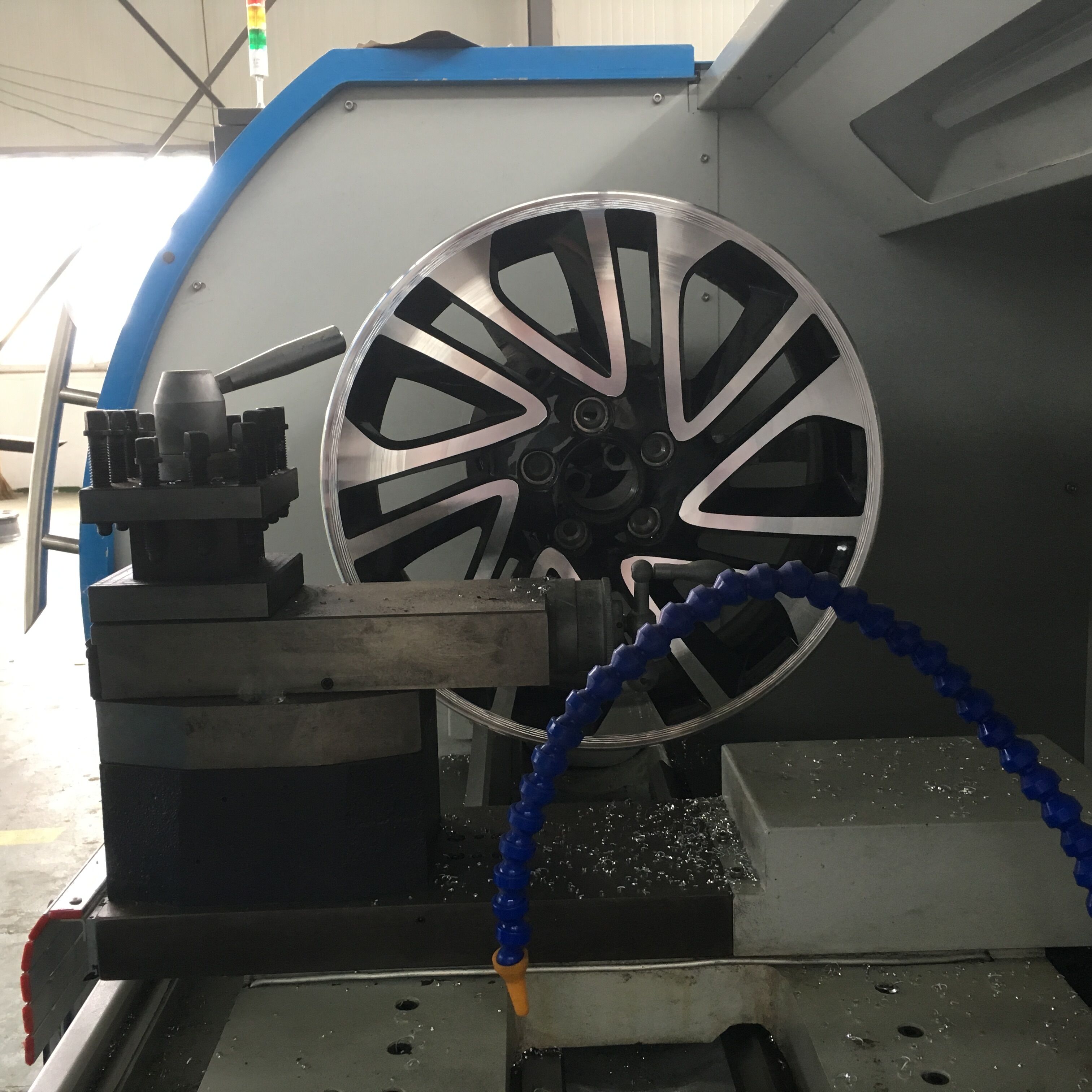 Токарный станок WRC22 для резки колес, станок с ЧПУ для очистки колесных ободов