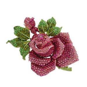Broches de Aleación con Cristales al por Mayor, Chapados en Oro, 60mm, Grandes, con Diseño de Rosa, Hoja Verde y Flor, para Regalo de Boda, Compromiso o para Niños - Product Image 1