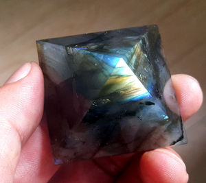 Đá tự nhiên Labradorite Đá thạch anh Ai Cập Tinh thể Kim tự tháp phát sáng - Product Image 3