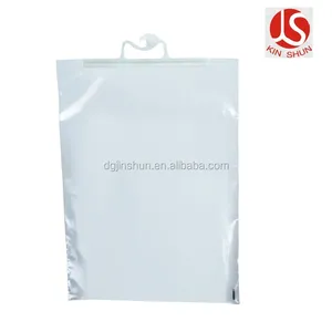 Logolar ile plastik asmalı kancalı çanta alışveriş çantaları PE biyobozunur ayakta duran torba ısı mühür gravür baskı 1-8 renk baskı