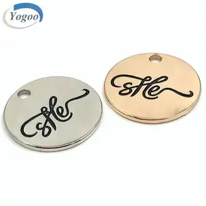 Vêtements de marque personnalisée couture mode gravure sur or plaque de métal ronde logo chaussures en cuir étiquettes de vêtement chaussures de créateurs chaussures bon marché