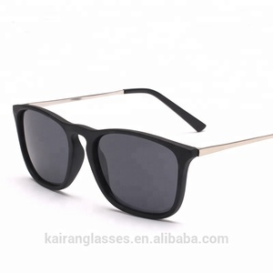 Gafas de Sol Unisex Clásicas Cuadradas 6827, Armazón de PC, Lentes Acrílicas, Lentes Ahumadas, Moda - Product Image 5
