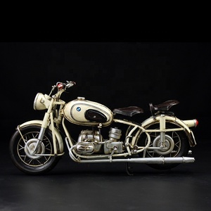 Modèle de moto rétro classique en étain fait à la main vintage R60-2 de 1967 à vendre, échelle 1:8, décoration en métal pour la maison et le restaurant - Product Image 5