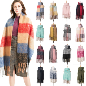 <span class=keywords><strong>Sciarpa</strong></span> Pashmina in <span class=keywords><strong>Lana</strong></span> alla Moda - Product Image 1