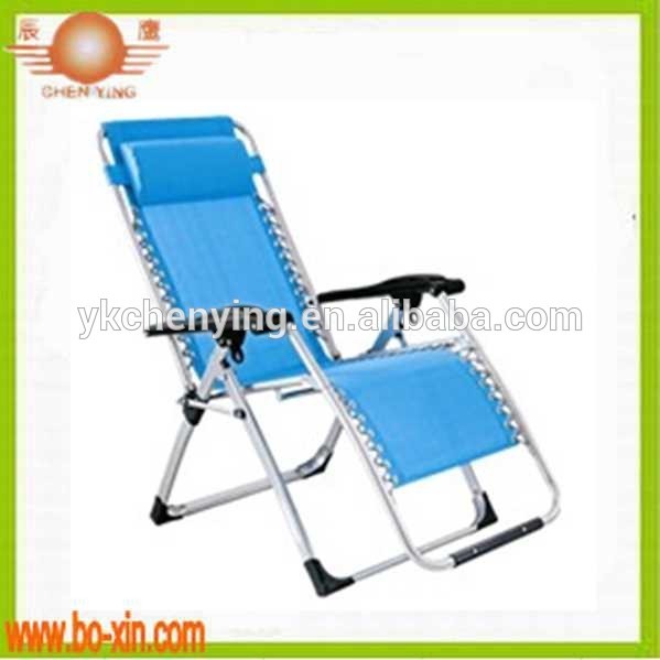 Oversized zero gravity chair with lock