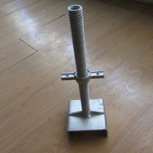 Pieds de réglage/nivellement pour échafaudage de 24 pouces - Product Image 1