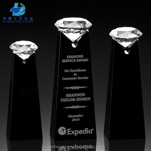 Vincitore Nome Engravable Diamante Nero Cristallo Trofeo Personalizzato Trofei - Product Image 1