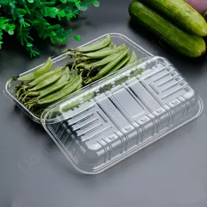 Прозрачный пластиковый контейнер для упаковки фруктов и овощей в супермаркете